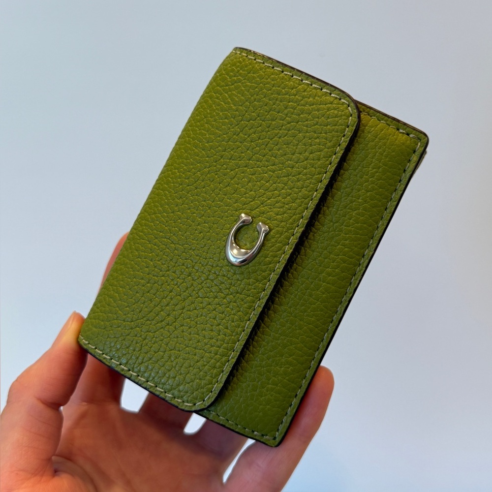 NWT Coach Pebble Leather Essential Trifold Wallet with Coin Pocket LH/Dark Lime